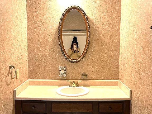 Full Bathroom in the Hallway