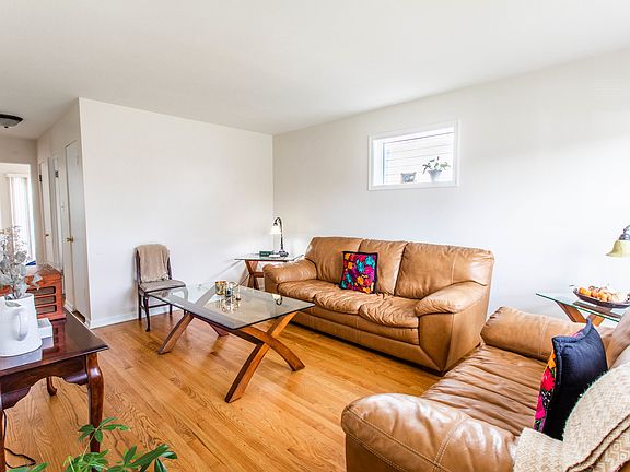 3rd image of 1114 Suffolk Ave