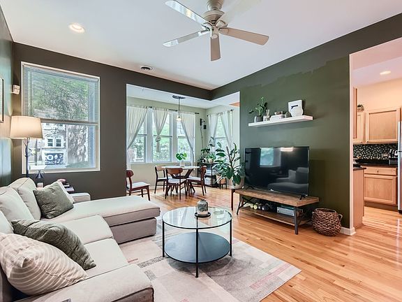 3rd image of 3721 W Byron St #1