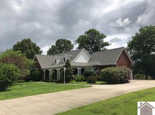 346 Eagle Lake Dr, Benton, KY 42025