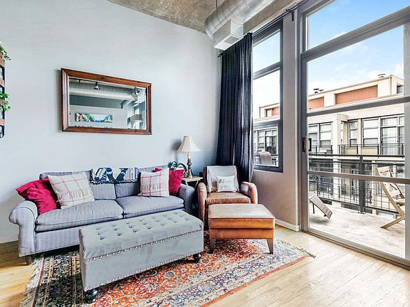 5th image of 900 N Kingsbury St APT 1113