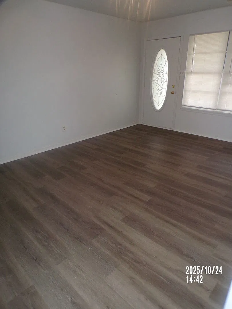 Very Nice home located in the Sullivan Village Area! — Photo 2