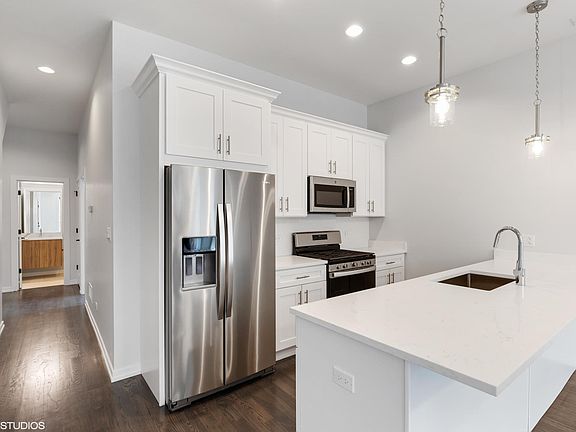 4th image of 4943 S Saint Lawrence Ave #2