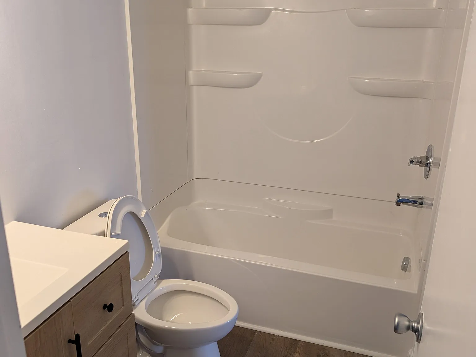 2 bed, 977 sqft, $1,650 — Photo 2