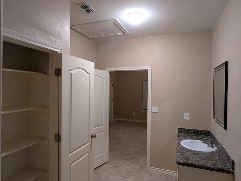 2227 US Highway 281 #A3 — Photo 10