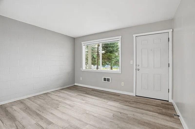 1 bed, 1.0 bath, 420 sqft, $799 — Photo 3