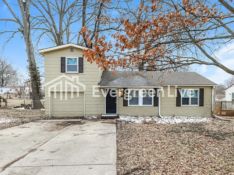 1329 Cheyenne St — Photo 1