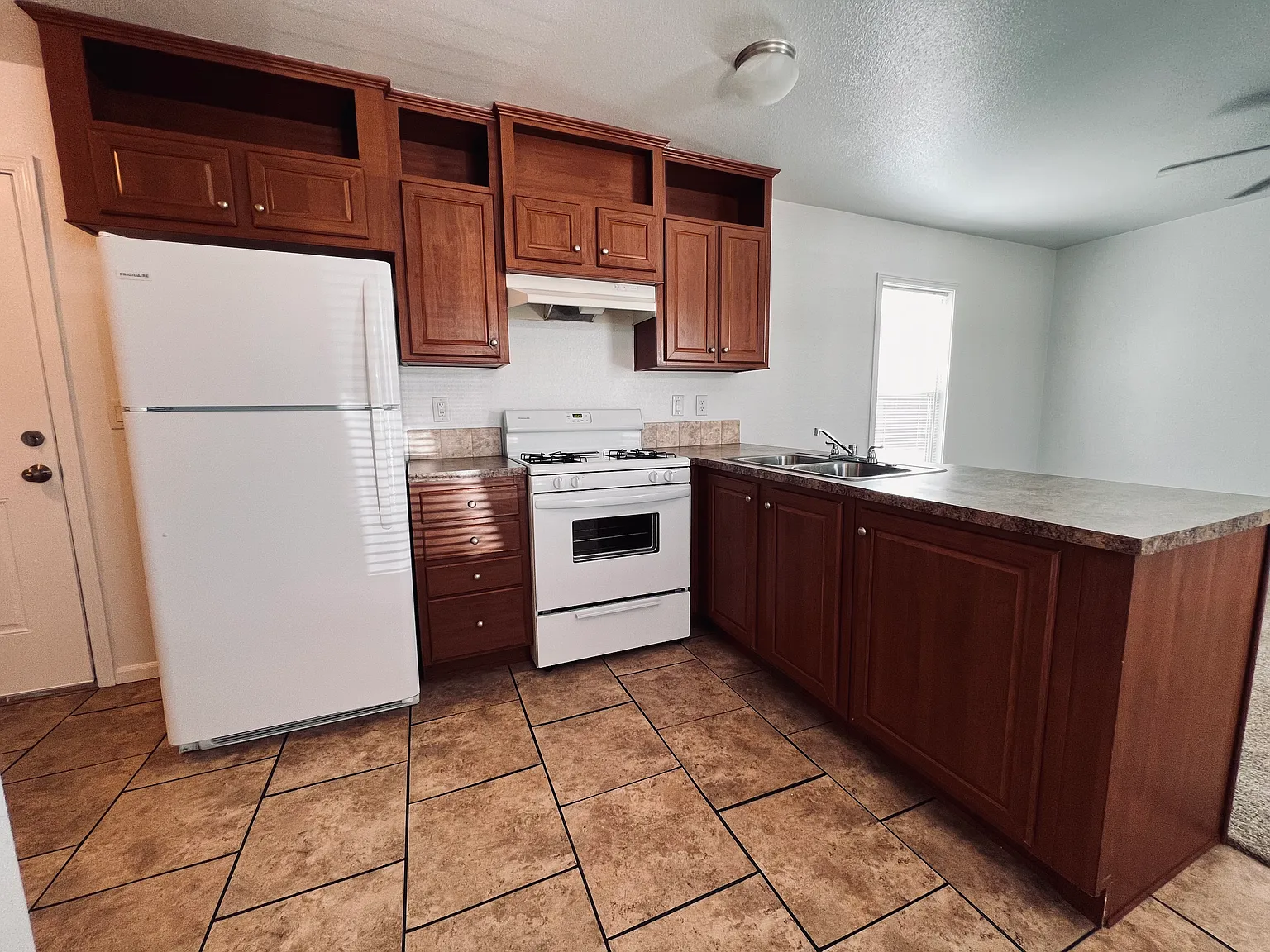 Maycliff Estates — Photo 4