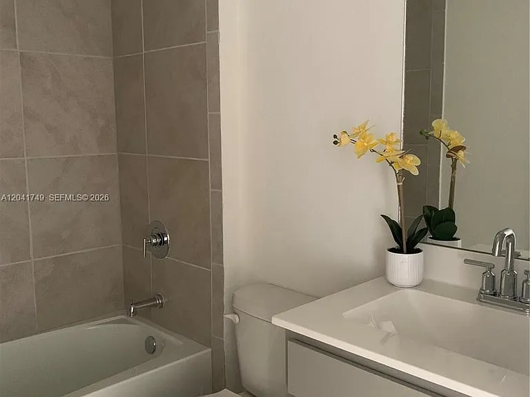 1068 SE 24th Ave #1068 — Photo 4