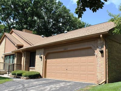 2182 London Bridge Dr #38, Rochester, MI, 48307