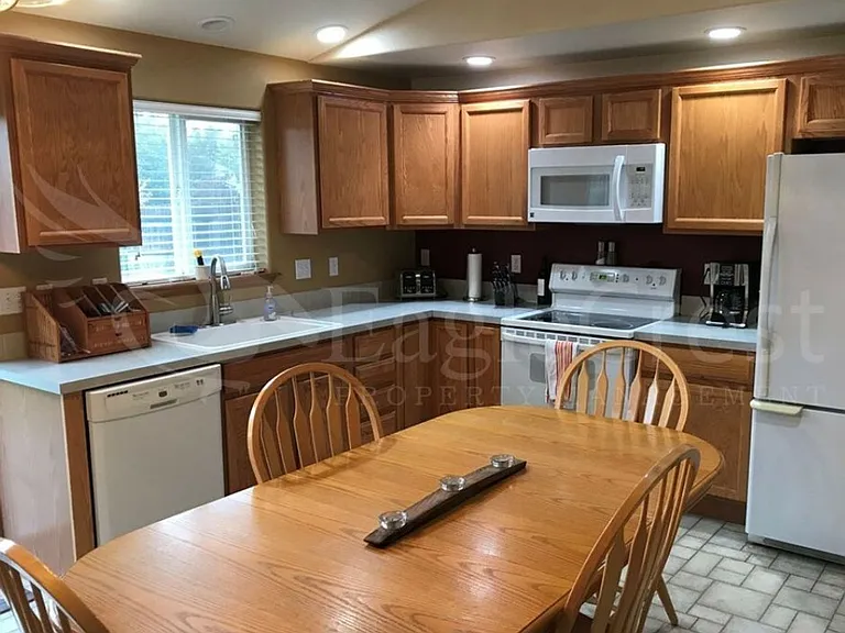 2331 Hawk Dr — Photo 7
