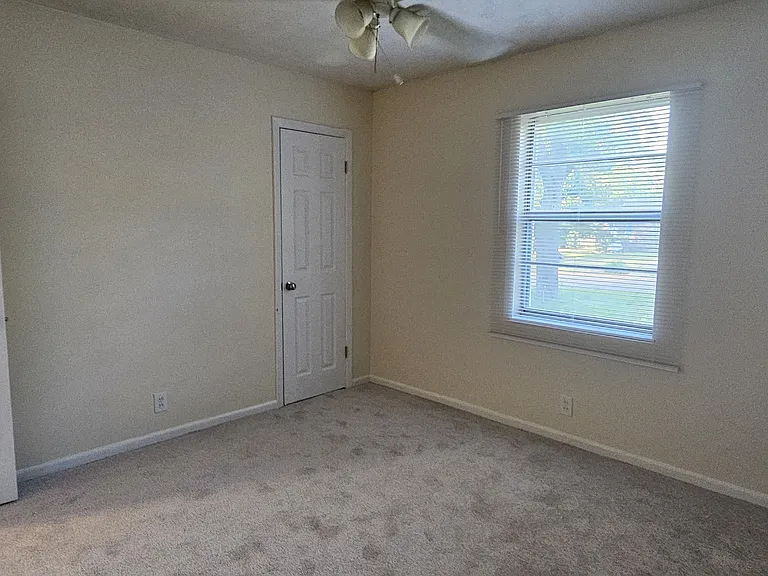 306 Mustang Dr — Photo 41