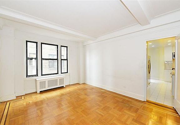 3rd image of 210 W 101st St APT 12G