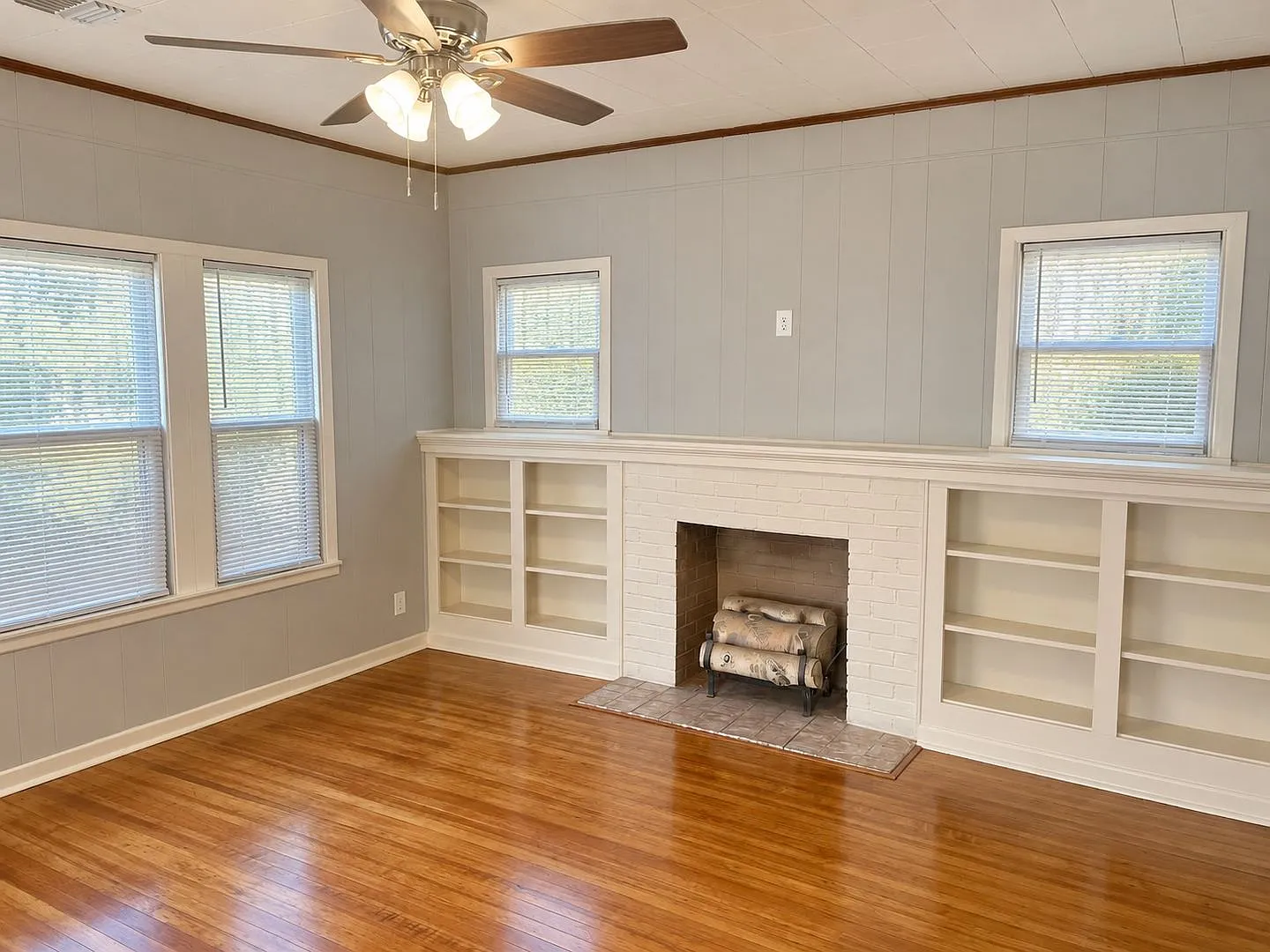 2/1 Complete Update! Could Be Three Beds! — Photo 4