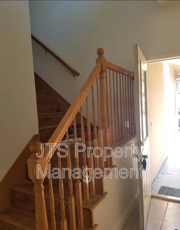 3 bed, 2.5 bath, 1341 sqft, $2,195 — Photo 4