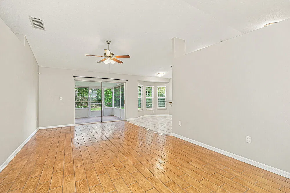 3 bed, 2.0 bath, 1558 sqft, $2,245 — Photo 3