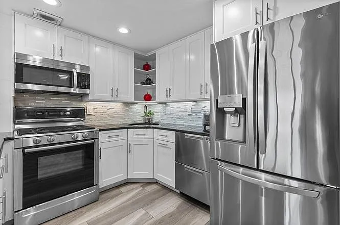 8 Whittier Pl #9J — Photo 6