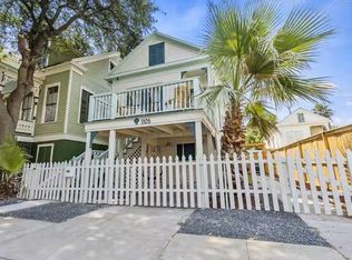 1105 Ball St, Galveston, TX 77550