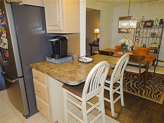 5th image of 2251 Lancelot Dr N