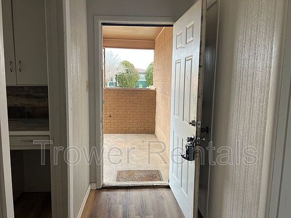 5th image of 2705 Windsor Dr