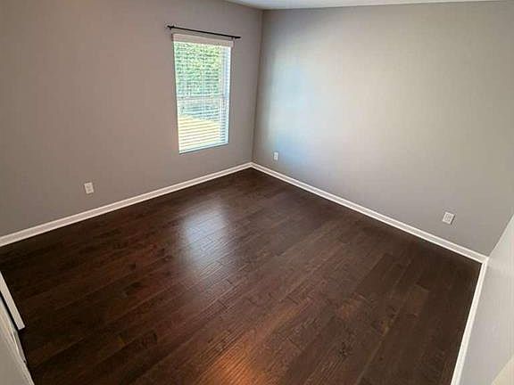 4th image of 407 Aviary Ln