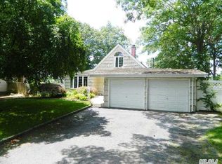 78 Snowberry Ln, Islandia, NY 11749