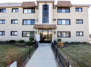 9629 Brandy Ct APT 10, Des Plaines, IL 60016