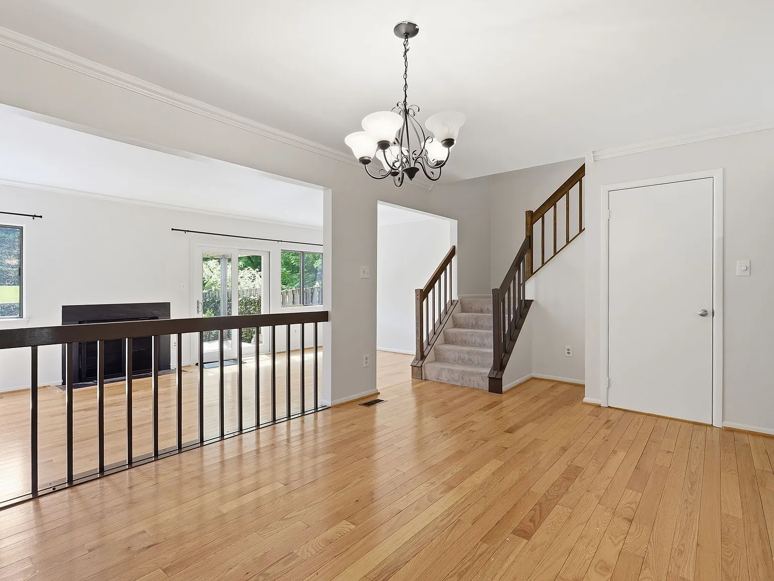 Beautiful 3BR/3.5BA Townhome in Waters Landing! — Photo 4