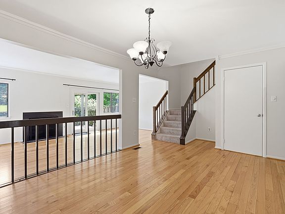 4th image of 20469 Waters Point Ln