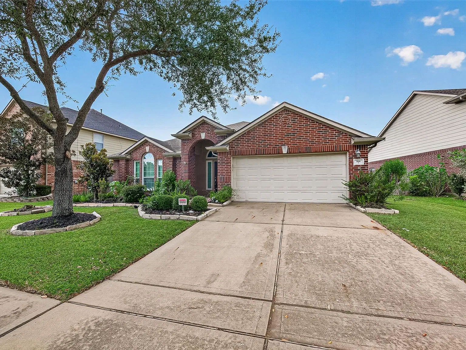 3 bed, 2.0 bath, 2155 sqft, $2,250 — Photo 2