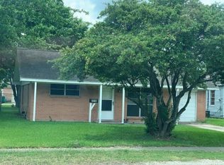2210 N Galveston Ave, Pearland, TX 77581