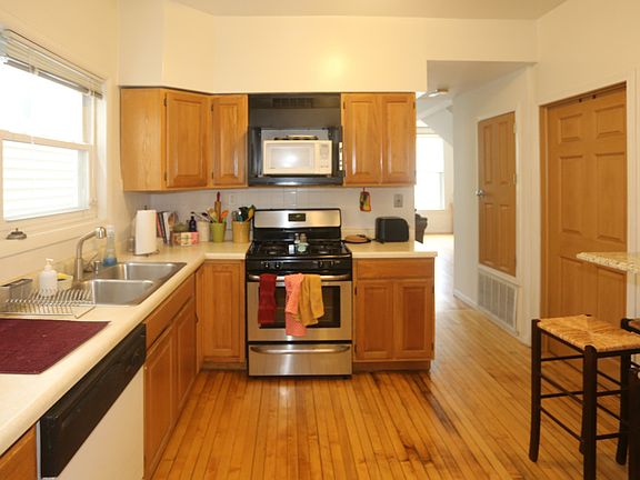 3rd image of 2763 N Kenmore Ave APT 2F