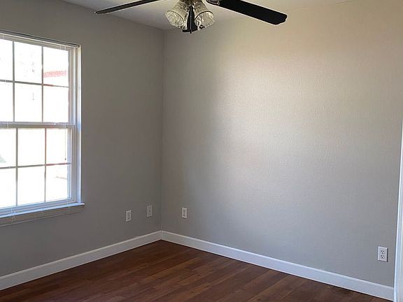 4th image of 305 Cedar Creek Dr APT A