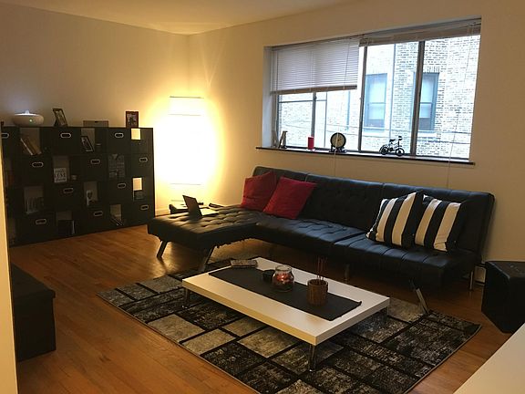 2nd image of 543 W Oakdale Ave #2A