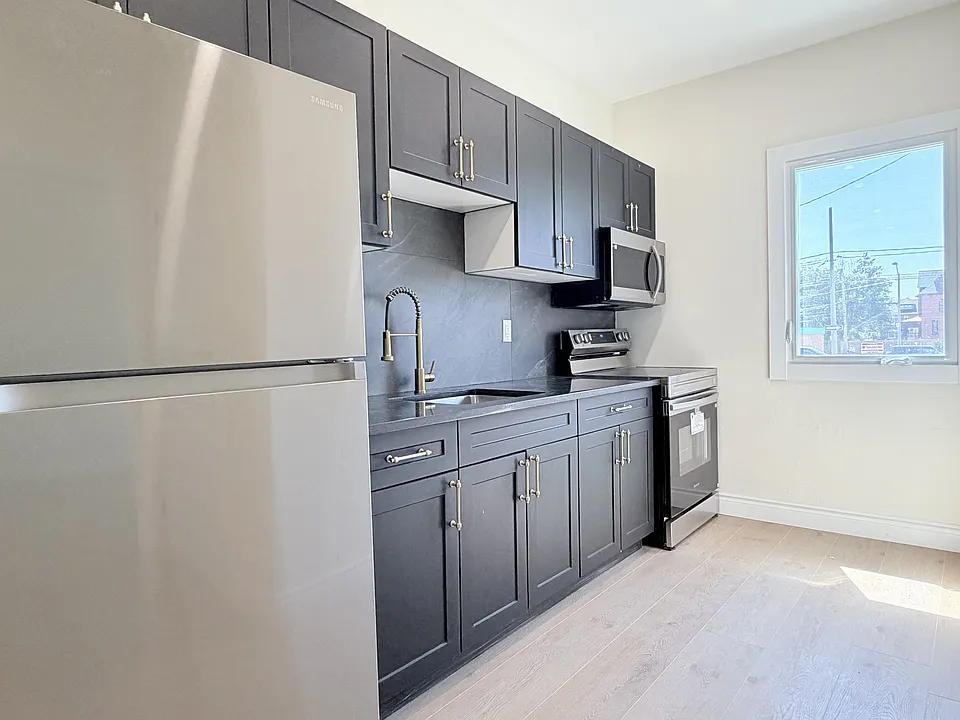 691 Ouellette Ave #3