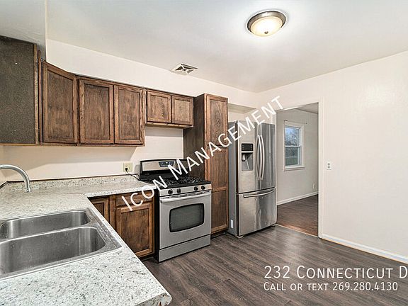 5th image of 232 Connecticut Dr