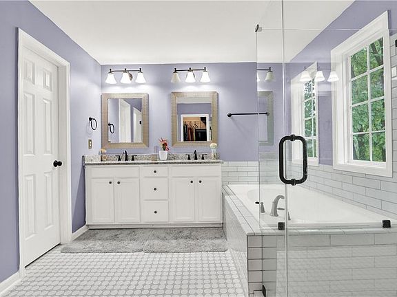 3rd image of 2818 Stockbridge Way