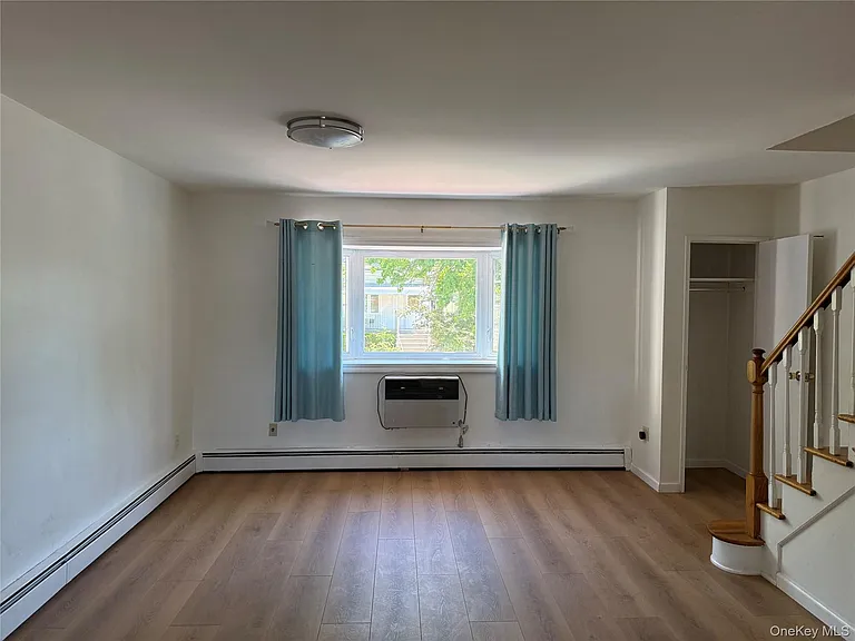 347 Quincy Ave — Photo 2