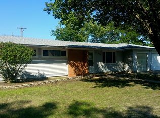 1216 Crescent Dr, Salina, KS 67401