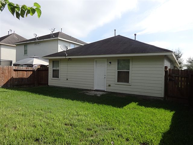 2nd image of 10834 Tallow Briar Ln