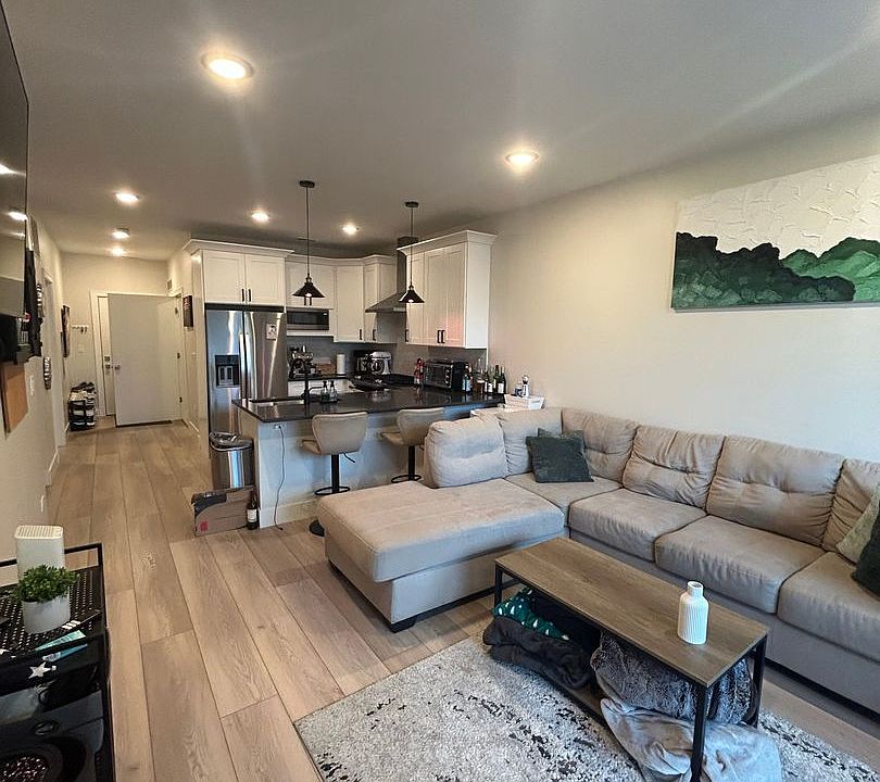 1st image of 1646 W Belmont Ave #201