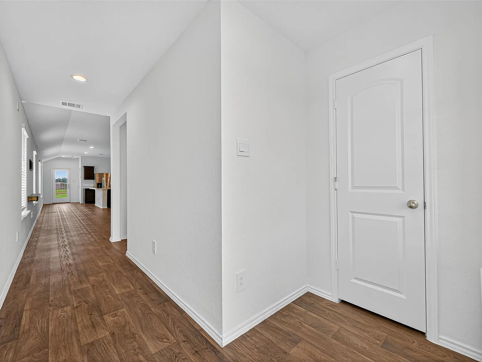 3 bed, 2.0 bath, 1556 sqft, $1,850 — Photo 4