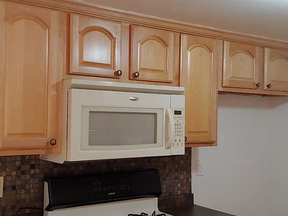 3rd image of 1139 Hartford Ave #1B