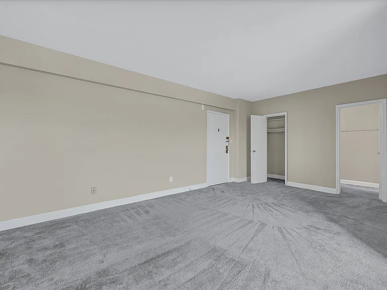 215 C Street Apartments — Photo 18