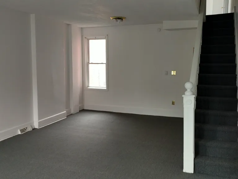 1304 W 4th St — Photo 2