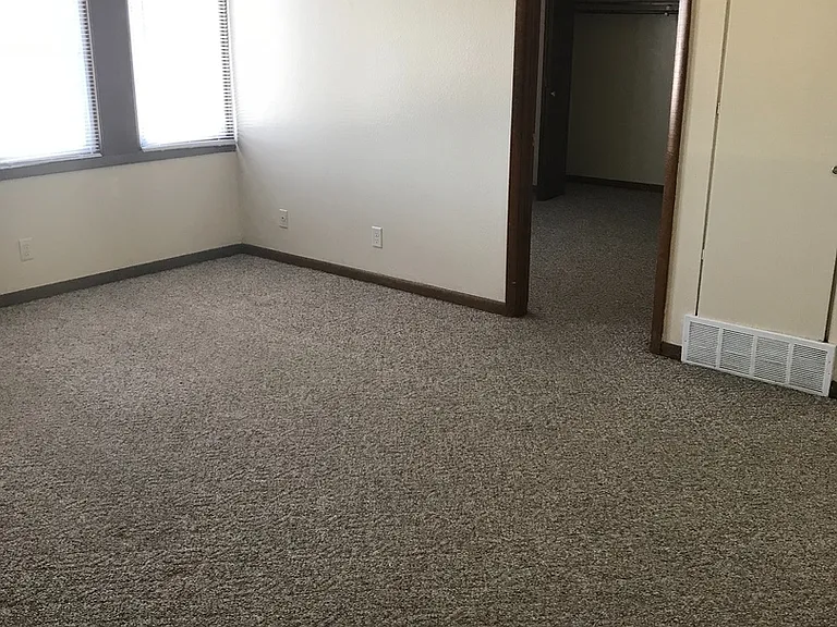 4009 Oakland Rd NE — Photo 1