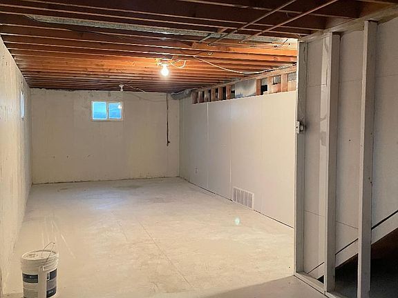 5th image of 317 E Haven Ave