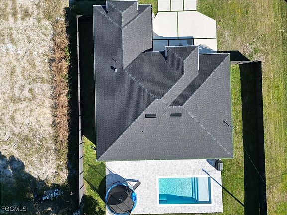 3rd image of 220 NW 15th Ave
