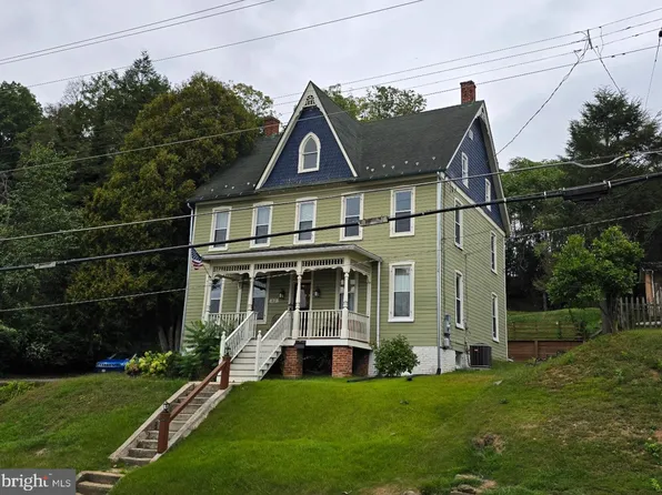 82 Manchester St, Glen Rock, PA 17327