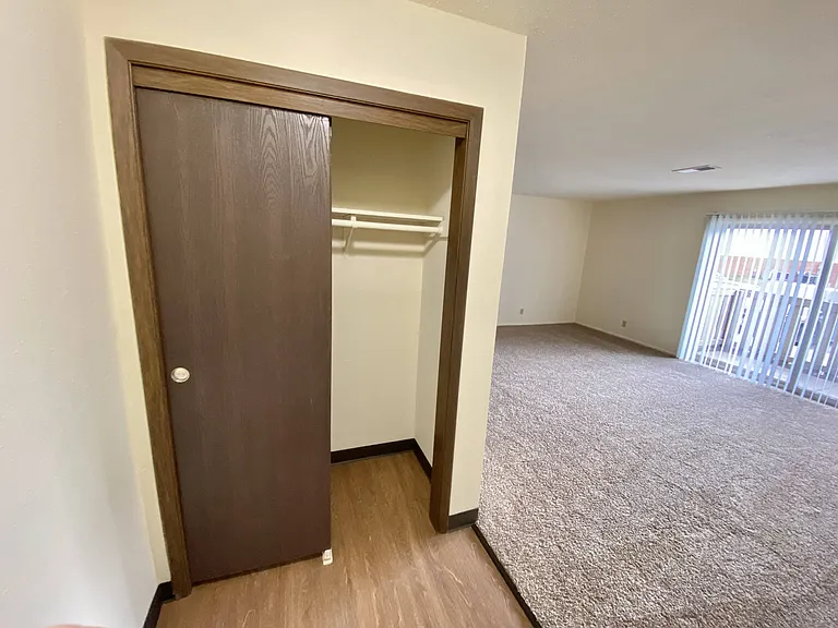 Kimberly Club Apartments — Photo 161